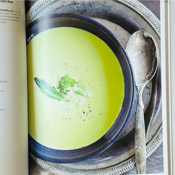 Vitamix Introduction to High-Performance Blending Culinary Techniques Book - Picture 6 of 6